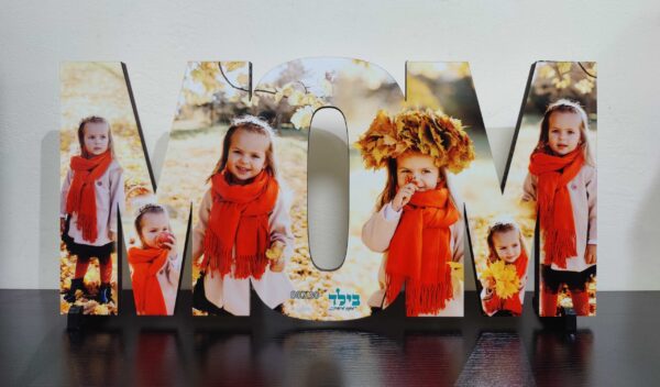 הדפסת קולאז על אותיות MOM עגול בגודל 60/30